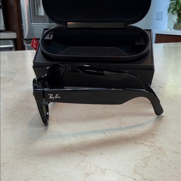 Ray-Ban Stories Wayfarer Box in Silver - Picture 9 of 11